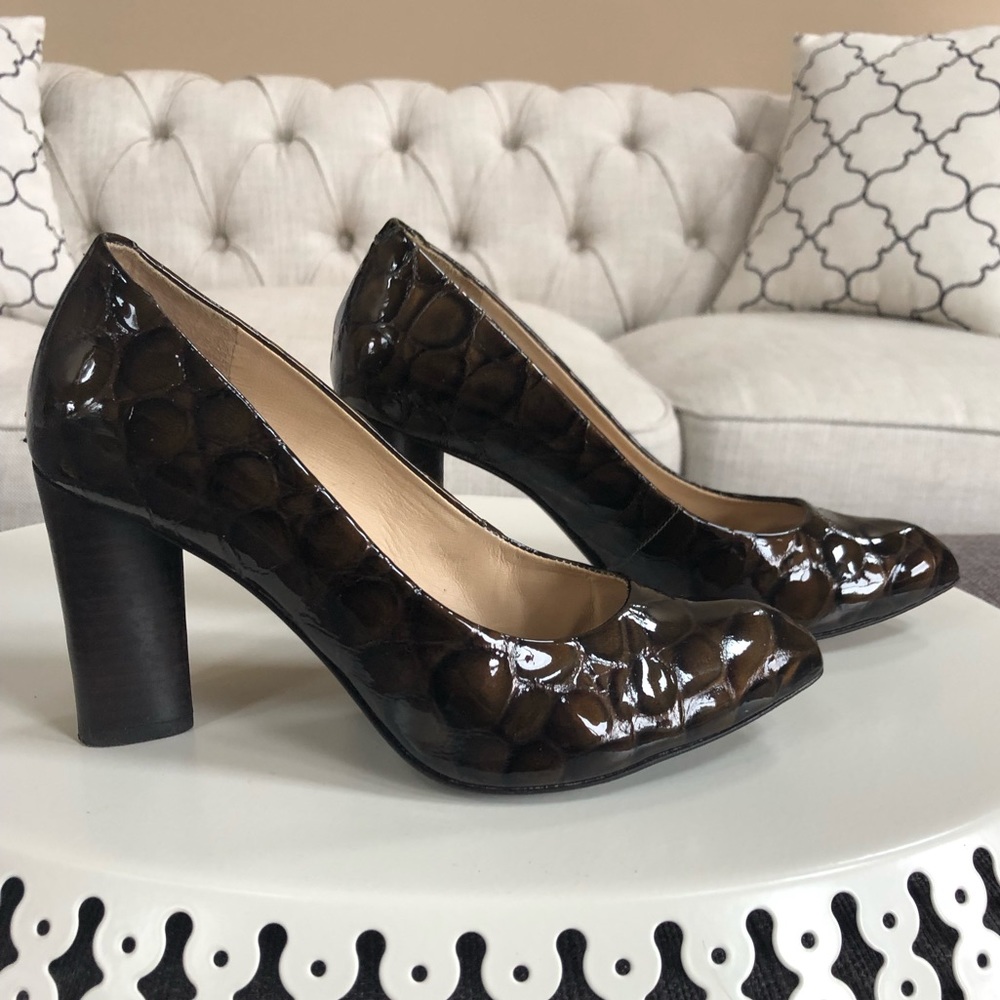 Pour La Victoire Patent Heels